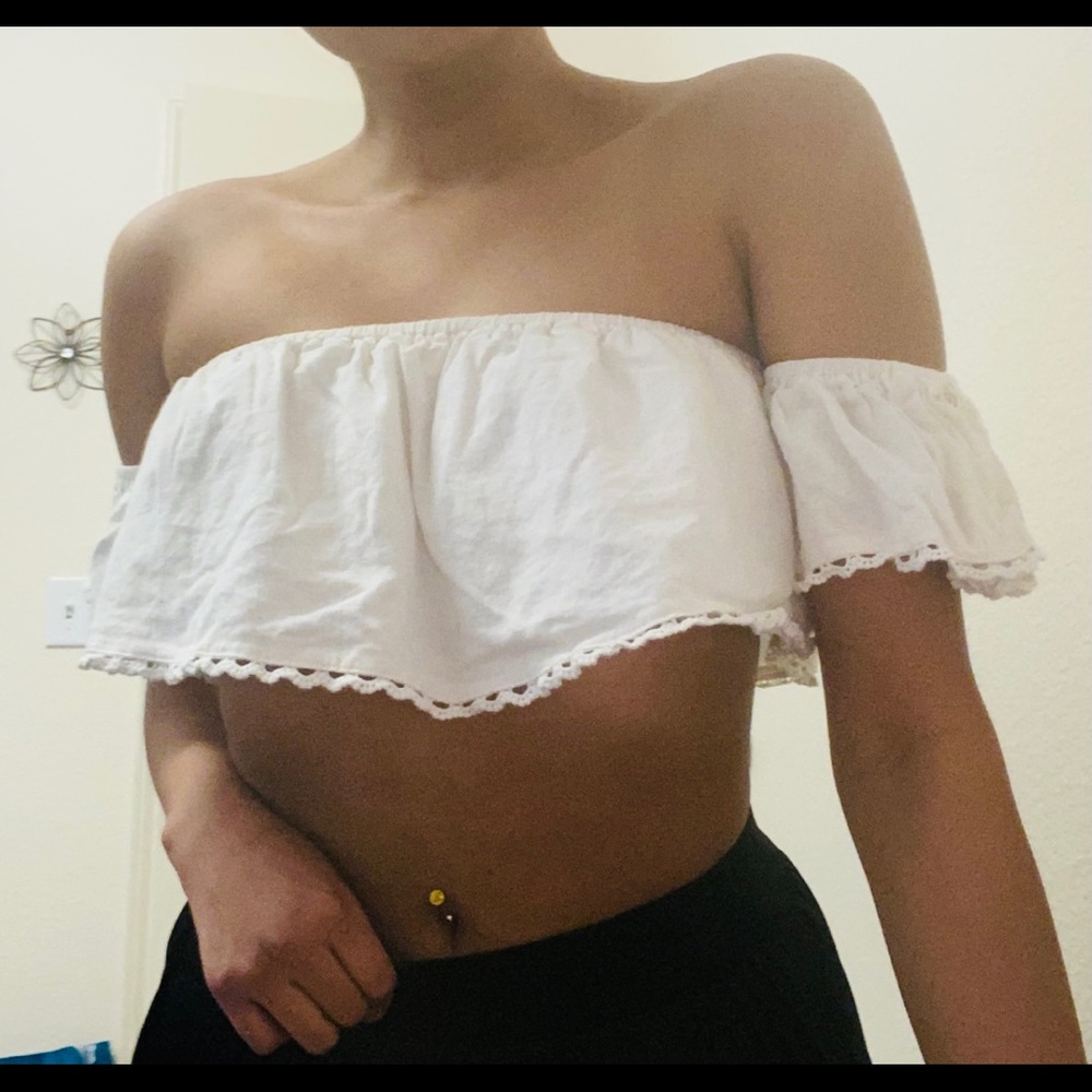 Forever 21 Ruffled Crop Top - Picture 3 of 4